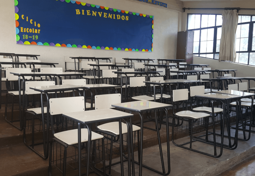 Muebles para escuelas, mesas, sillas escolares, pupitres y más.